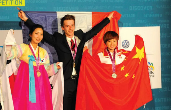 1557190696653427.jpg 配图4 第46届世界技能大赛云计算项目郑州代表队队员招募令.jpg
