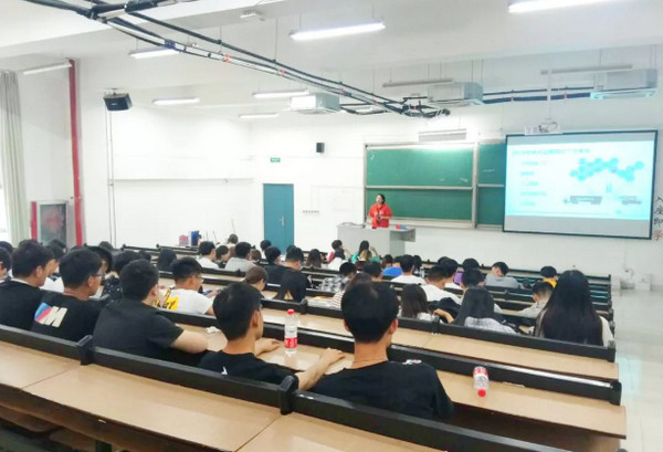 1558317350454198.jpg 配图4 云和数据走进河南经贸职业学院举办就业创业指导系列讲座.jpg